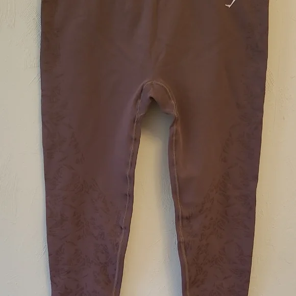 Gymshark Women's Mauve Leggings - Picture 5 of 11